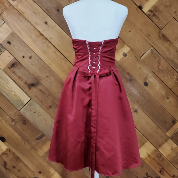 Da Vinci Red Satin Lace-Up Dress with Pockets - Picture 3 of 15